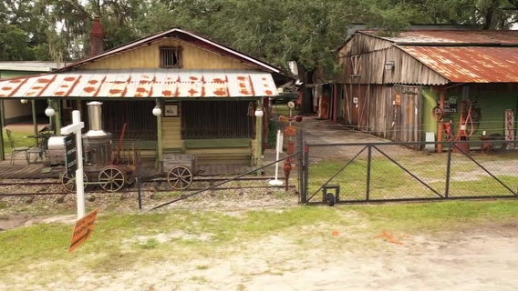 More than 200 collectables up for auction from North Tampa's vintage village 'Gallopsville'