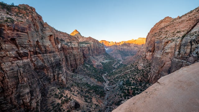 Monsoon flooding sweeps away hiker at Zion, strands 150 tourists at Carlsbad Caverns