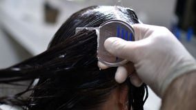 Kids with head lice shouldn’t be sent home from school, new AAP guidance says