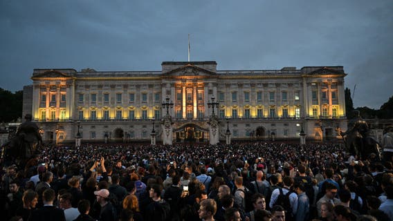 White House flag at half staff, Eiffel Tower lighting turned off; Landmarks honor Queen after her death