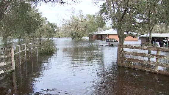 'She just lost everything': Myakka residents begin Hurricane Ian clean-up
