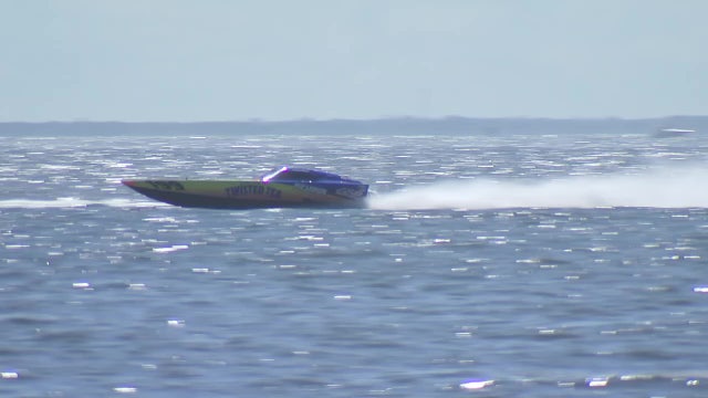 Powerboat race draws international crowd to St. Petersburg