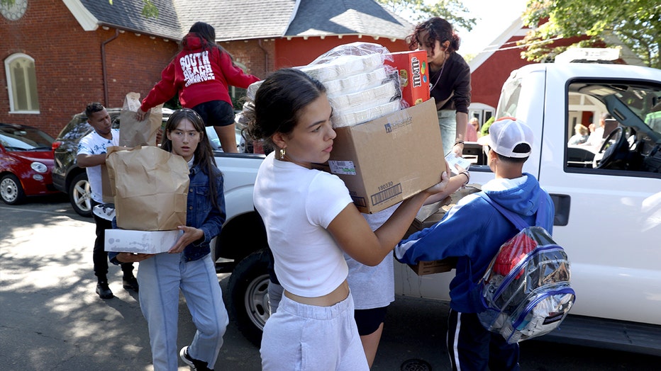 Photo: Students from AP Spanish Regional Marthas Vineyard High School help deliver food to St. Andrews Episcopal Church. 