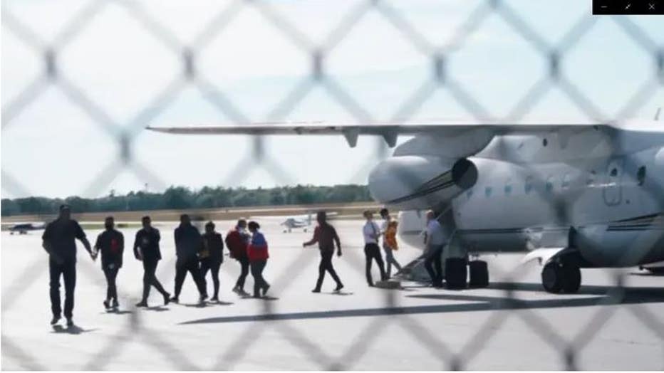 Photo: Undocumented immigrants arrive at Martha's Vineyard Airport in Massachusetts on September 14, 2022.