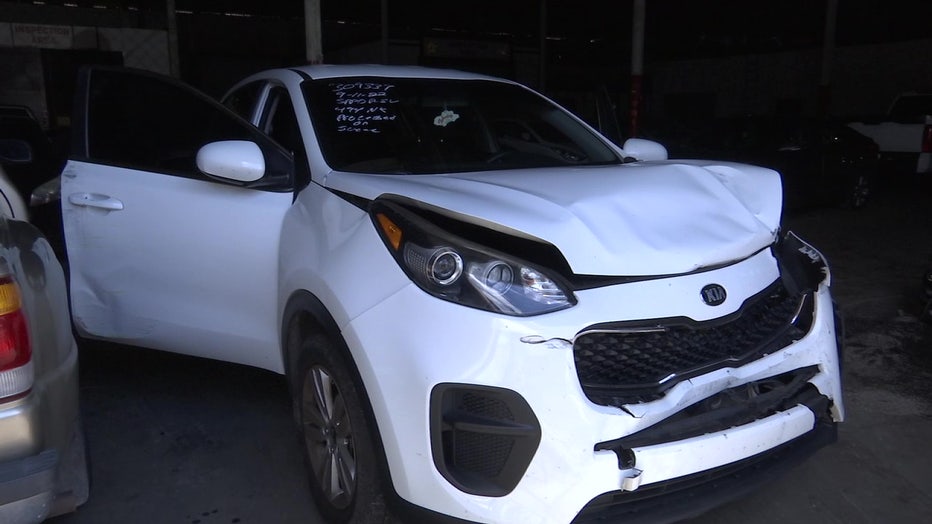  La policía de St. Pete otorga candados gratuitos para el volante a los propietarios de Kia y Hyundai después de una gran cantidad de robos de automóviles