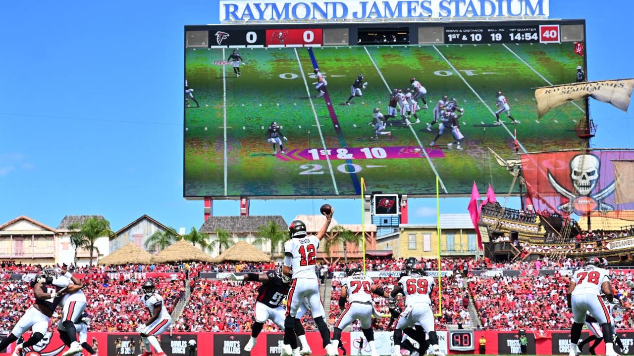 Boy tackled by security after running on field at Bucs game