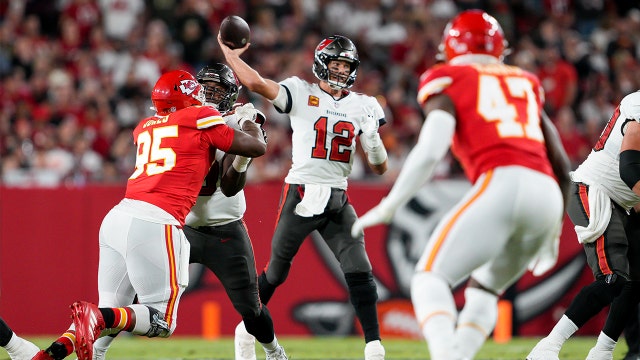 Mahomes throws for 3 touchdowns, Chiefs overwhelm Buccaneers 41-31