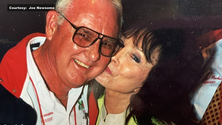 Loretta Lynn gives Joe Newsome a kiss on the cheek.