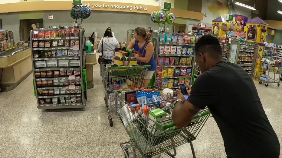 Publix customers say it's worth the wait to get Gloria as a cashier. 