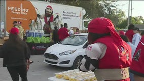Bucs' defensive tackle provides more than 900 turkeys to local families for Thanksgiving