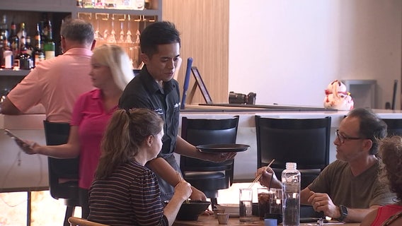 Bucs' Leonard Fournette leaves behind $1,000 tip for server at Wesley Chapel restaurant