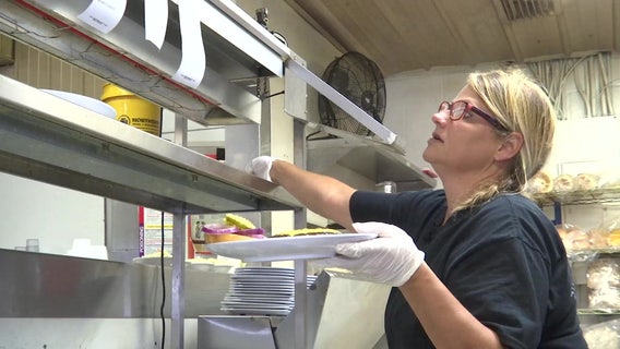 Manatee County restaurant to stay open for the community when Nicole moves through