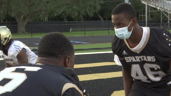 Lakewood High football's rookie senior impressing college coaches