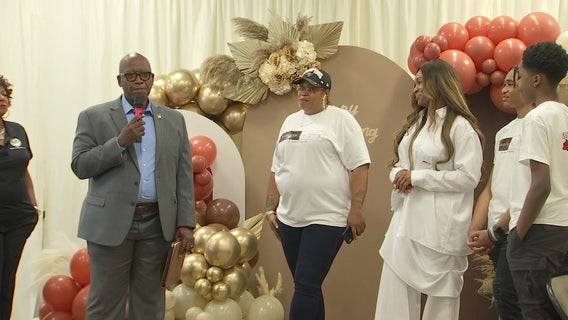 Real Housewives of Atlanta's Marlo Hampton hosts Thanksgiving food giveaway in hometown St. Pete