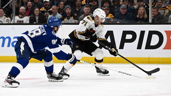 Bruins extend NHL-record season-opening home win streak