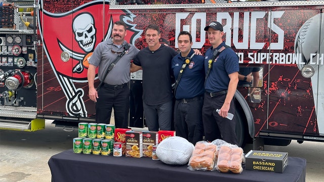 Bucs legend Mike Alstott continues tradition of donating Thanksgiving meals to Hillsborough firefighters