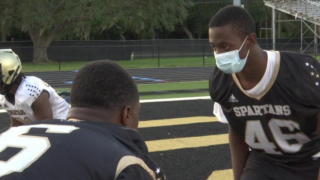 Lakewood High football's rookie senior impressing college coaches 