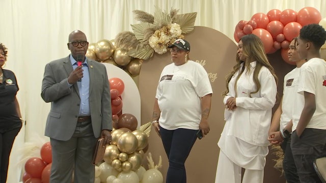 Real Housewives of Atlanta's Marlo Hampton hosts Thanksgiving food giveaway in hometown St. Pete