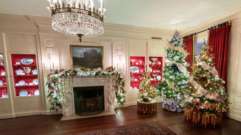 WhiteHouseHolidayDecor_ChinaRoom.jpg