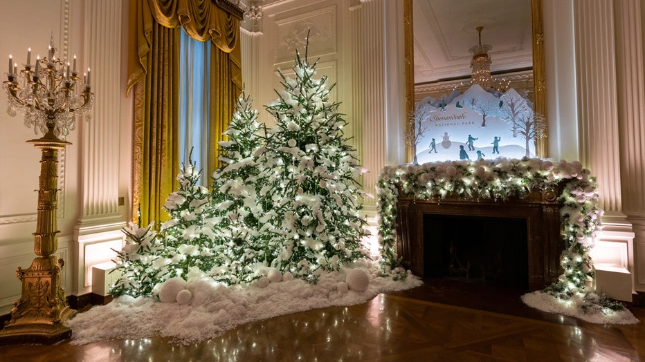 WhiteHouseHolidayDecor_EastRoom.jpg