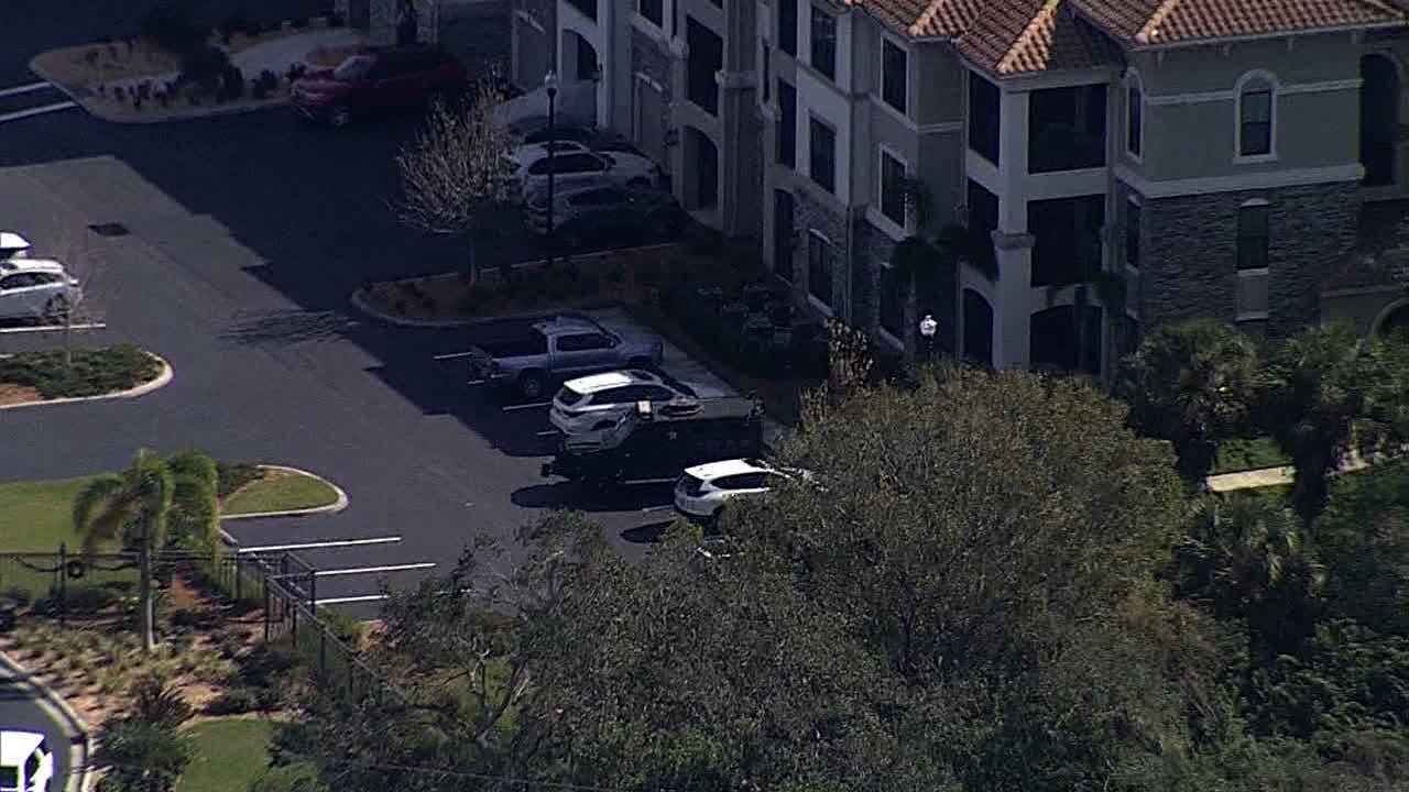 Man shoots girlfriend, triggering SWAT standoff at Sarasota apartment - Vimarsana News