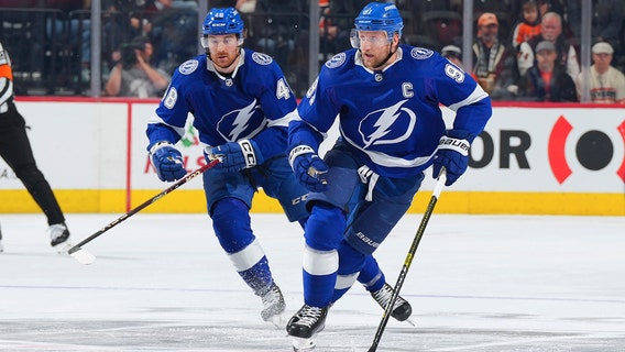 Stamkos has assist for 1,000th point, Lightning beat Flyers