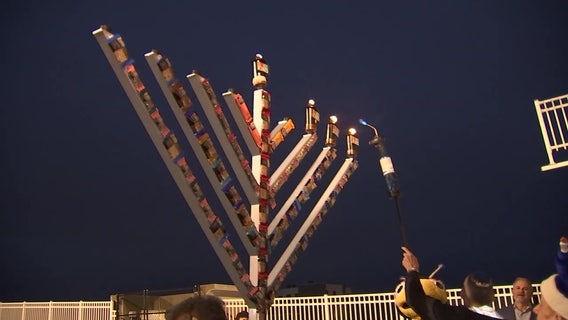 'World's kindest menorah' in Clearwater shares powerful message against anti-Semitism