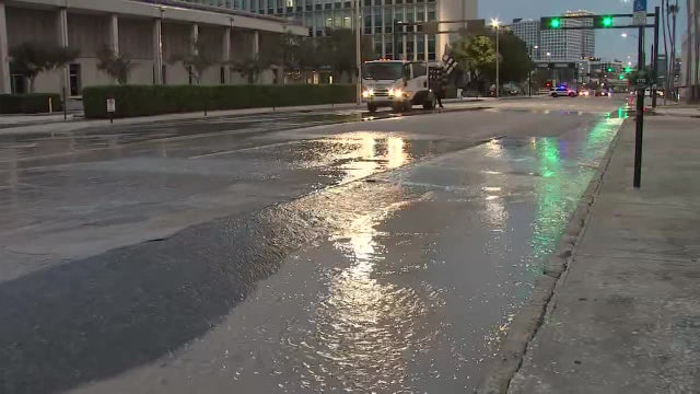 Water main break closes off parts of downtown Tampa street, city crews say