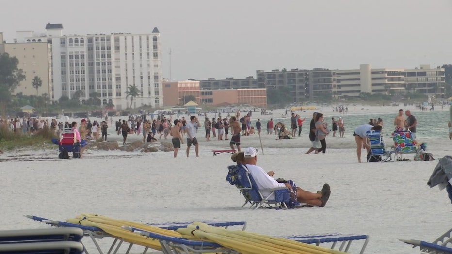 Red Tide Isnt Keeping Tourists Off Pinellas County Beaches