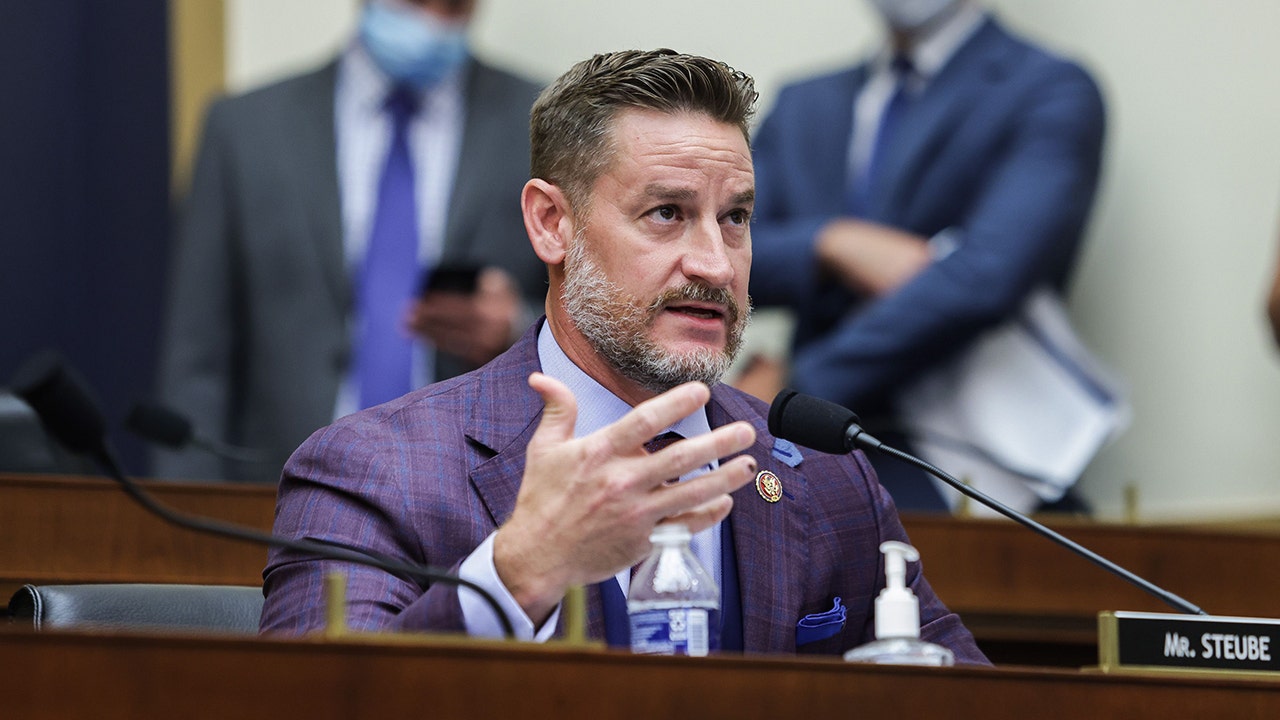 Delivery driver sees Rep. Greg Steube fall 25 feet from tree, calls 911 for ...