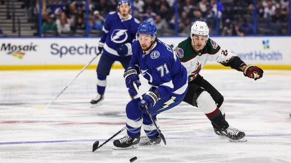 Stamkos gets 498th goal, Tampa Bay Lightning beat Coyotes 5-3