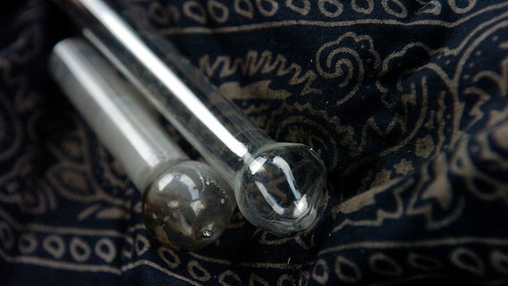 Petit theft turns into smuggling arrest when x-ray reveals meth pipe