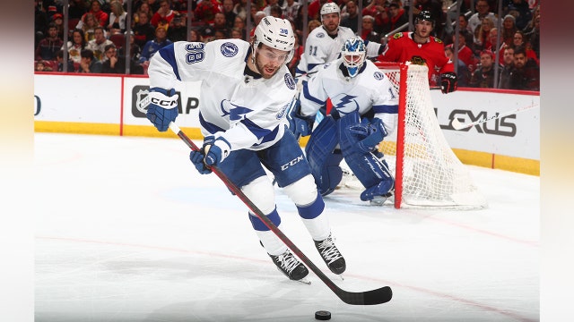 Hagel, Killorn help Lightning beat lowly Blackhawks 4-1