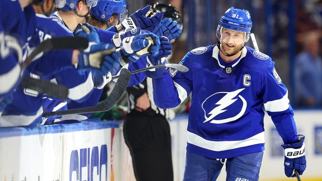 Stamkos, Perry lead Lightning to 4-2 win over Wild