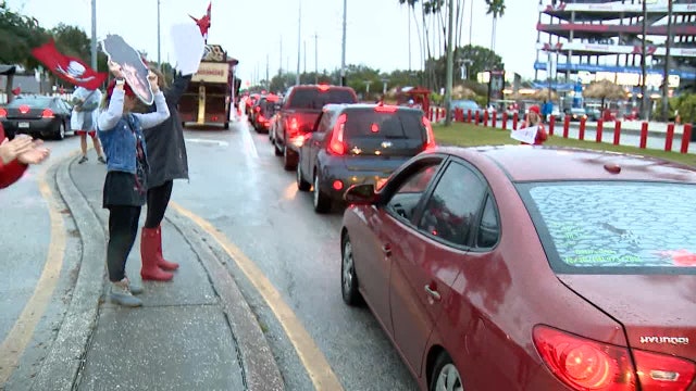 Tampa Bay Bucs rally fans with drive-thru swag giveaway event ahead of NFC wild-card game