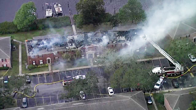 14 without homes after fire rips through Bradenton apartment complex