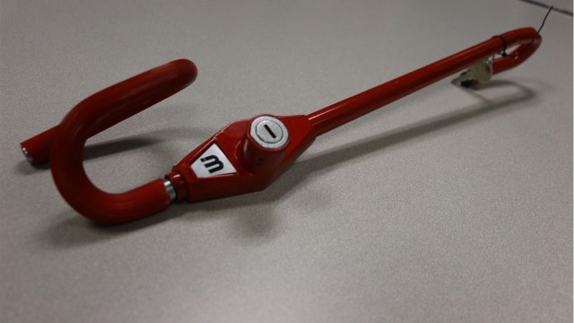 Clearwater police providing free steering wheel locks to to Hyundai vehicle owners to combat auto thefts