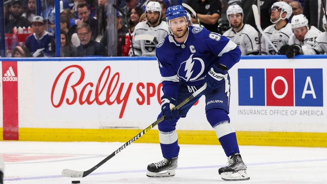 Tampa Bay Lightning beat Kings 5-2 for 12th straight home win