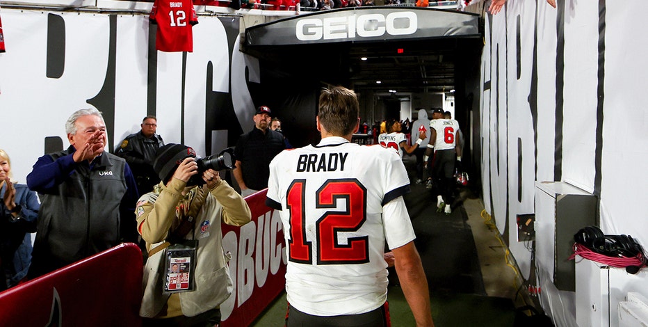 What's next for Tom Brady? After playoff dud, Bucs QB faces choice of  whether to continue