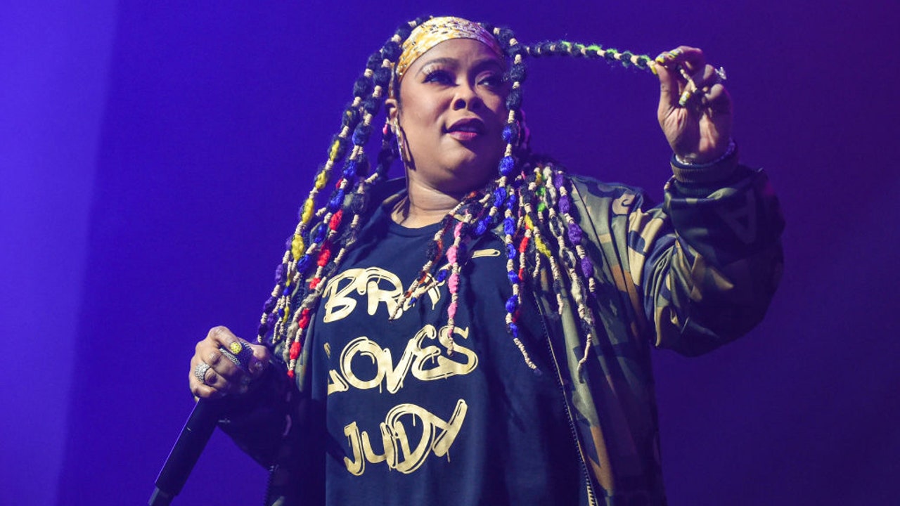 Da Brat, 48, shows off large baby bump of her 1st child (photo)