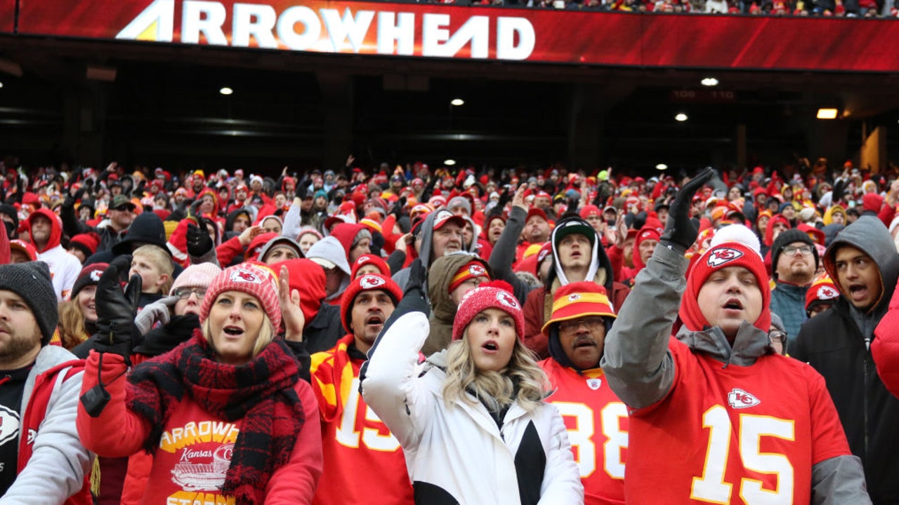 Native American advocates protest Kansas City Chiefs name ahead of Super  Bowl LVII - ABC News