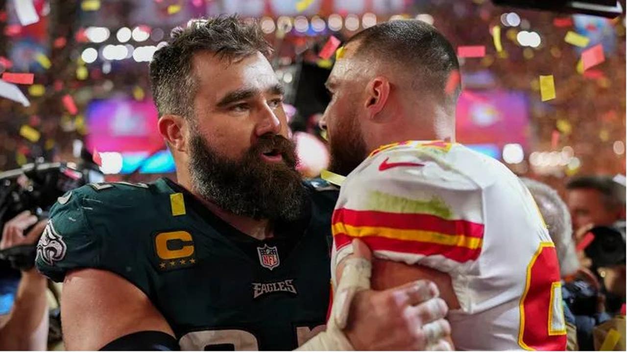 Travis Kelce dons Eagles jersey in support of his brother