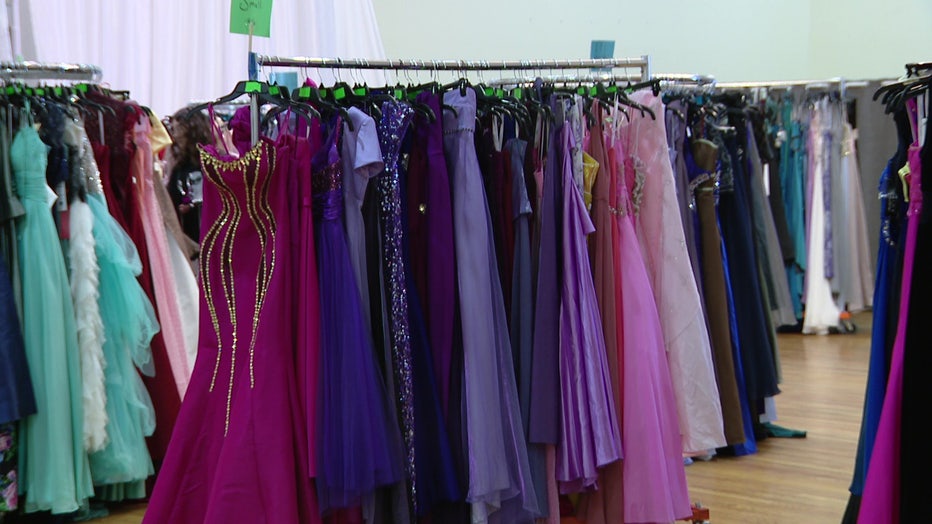 Gowns for Girls gives high school students free special occasion dresses. 