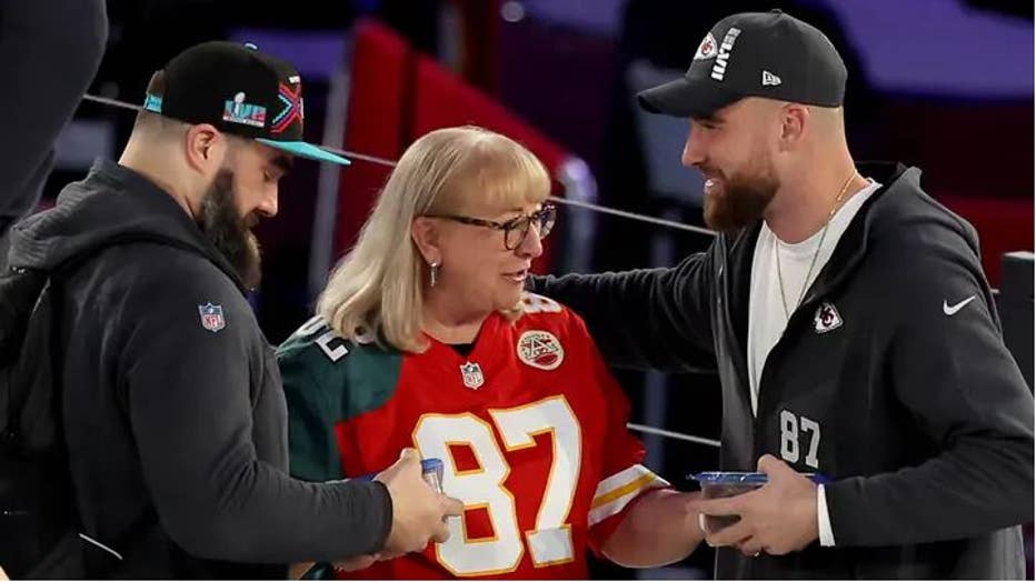 Eagles' Jason Kelce reveals message to emotional brother Travis