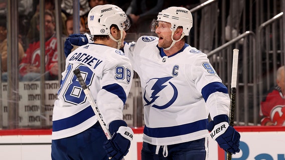 Stamkos scores twice, Lightning beat Devils 4-3 in shootout