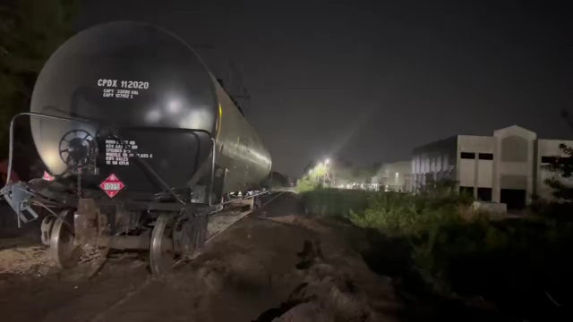 Propane tanker upright after overturning during derailment in Manatee County