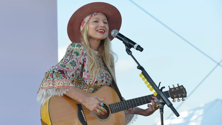 Jewel says her mother 'embezzled' over $100M from the singer | FOX
