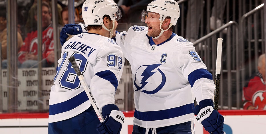 Stamkos scores twice as Lightning top Devils in shootout – New York Daily  News