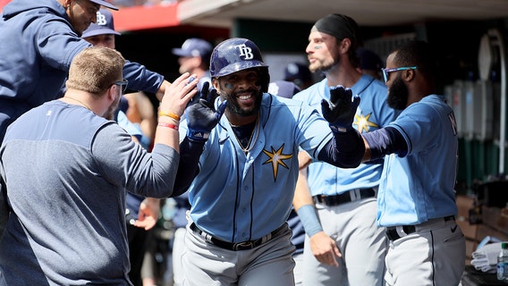 Díaz HR sparks 6-run 1st, Rays beat Reds 8-0 for 16-3 start