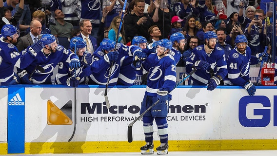 Point gets 50th, 51st goals, Lightning beat Red Wings 5-0